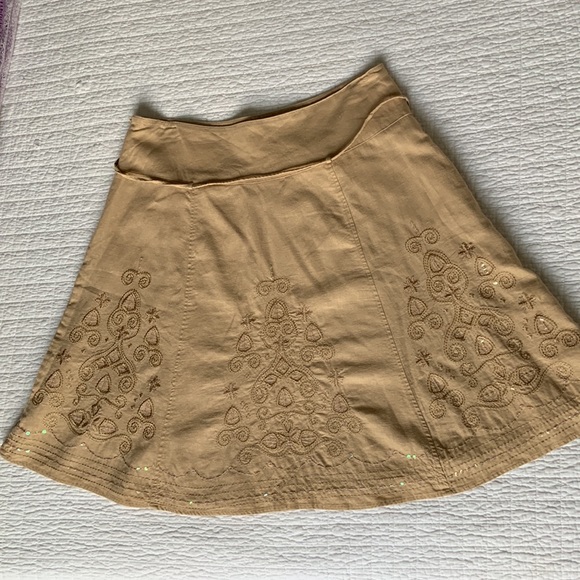 TAN LINEN & RAYON A-LINE MIDI SKIRT WITH SEQUIN EMBROIDERY / 14 - Picture 2 of 6